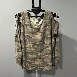 7TH RAY * Cold Shoulder Camo Top